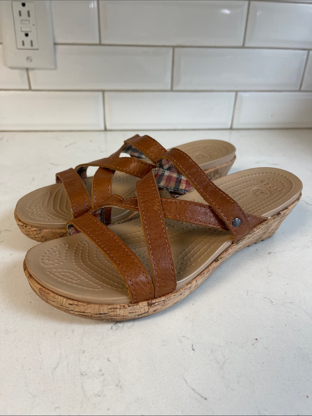 Crocs Women's A-Leigh Mini Leather Wedge Size 8  - Color: Cocoa ? Cork Wedge